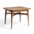 Mesa de madeira quadrada com dimensões 90 x 90 x 75cm para sala de jantar